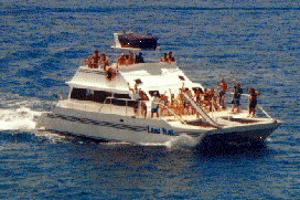 molokini-boat.gif (45257 bytes)